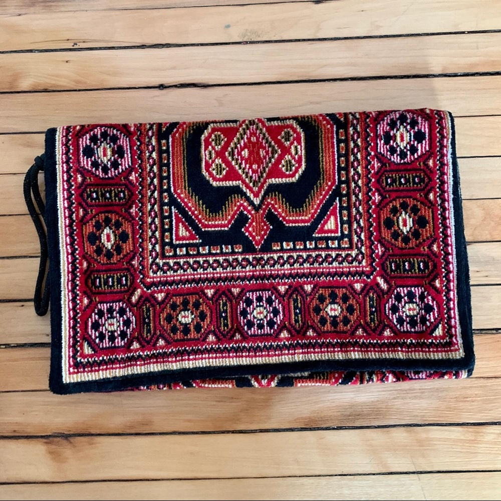 🍃 vintage carpet clutch 🍃